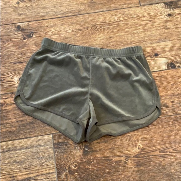 Nwot Hollister Army Green Velvet Shorts 